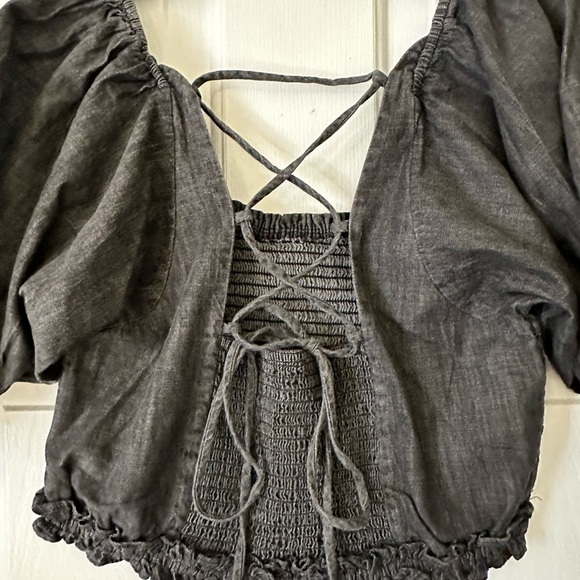 NWT Cropped top with puff sleeves and lace up back, size large - Picture 5 of 7